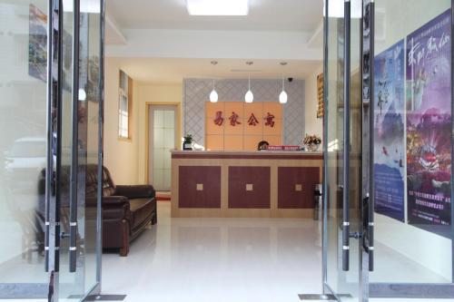 Чжанцзяцзе: Yijia Apartment