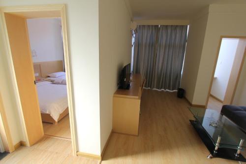 Чжанцзяцзе: Yijia Apartment