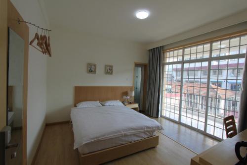 Чжанцзяцзе: Yijia Apartment