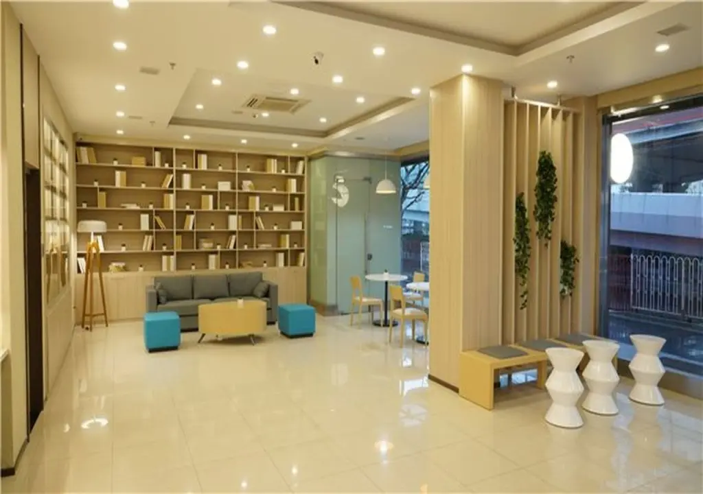 Шанхай: Hanting Hotel Shanghai Zhenping Road Railway Station