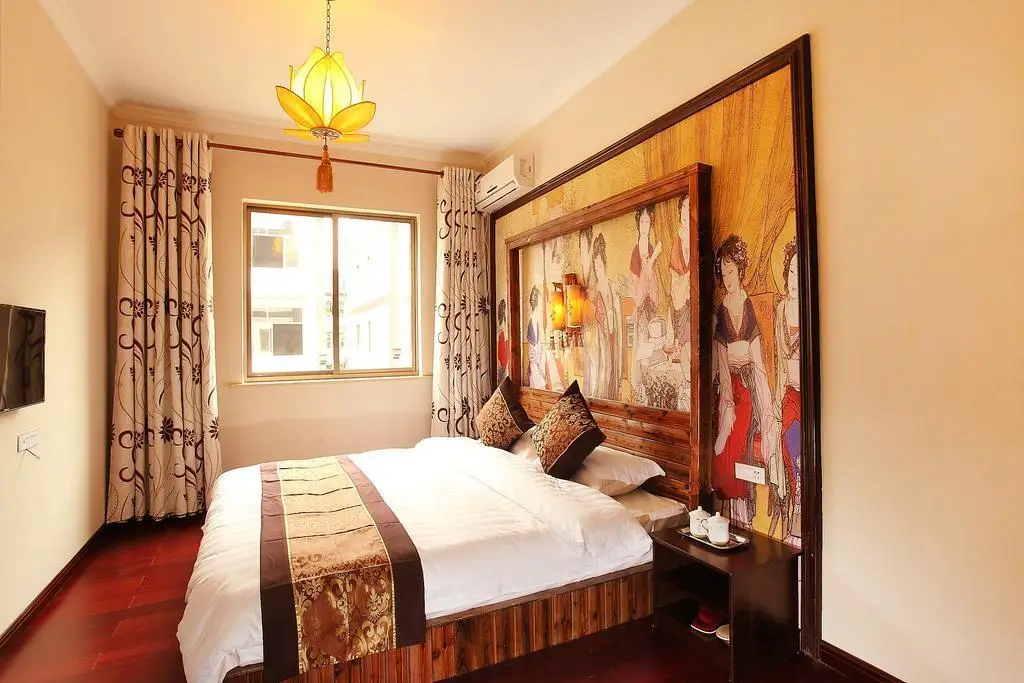 Цзясинь: Southern Autumn Inn