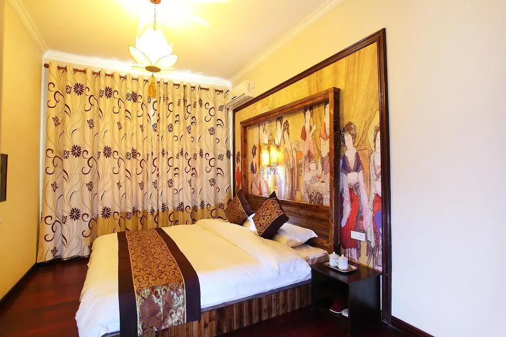 Цзясинь: Southern Autumn Inn
