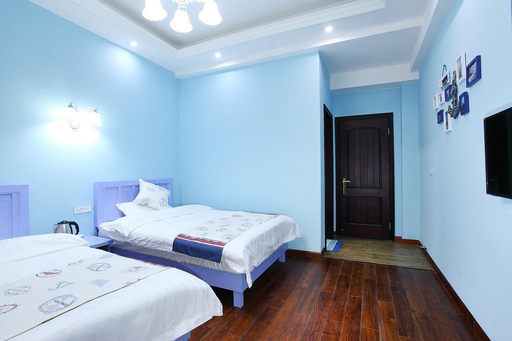 Цзясинь: Southern Autumn Inn