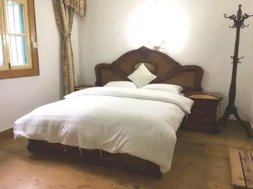 Чжанцзяцзе: Eastern Fence Inn