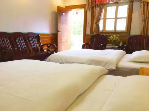 Чжанцзяцзе: Eastern Fence Inn