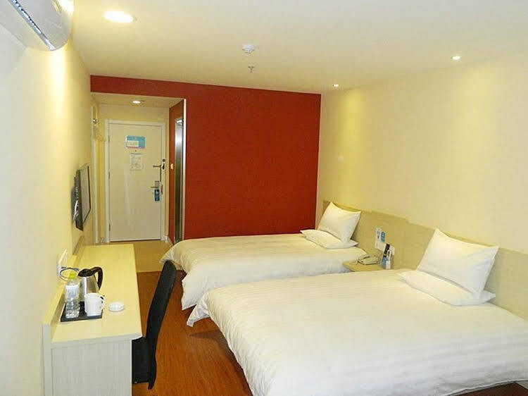 Циндао: Hanting Express Qingdao Zhongshan Road