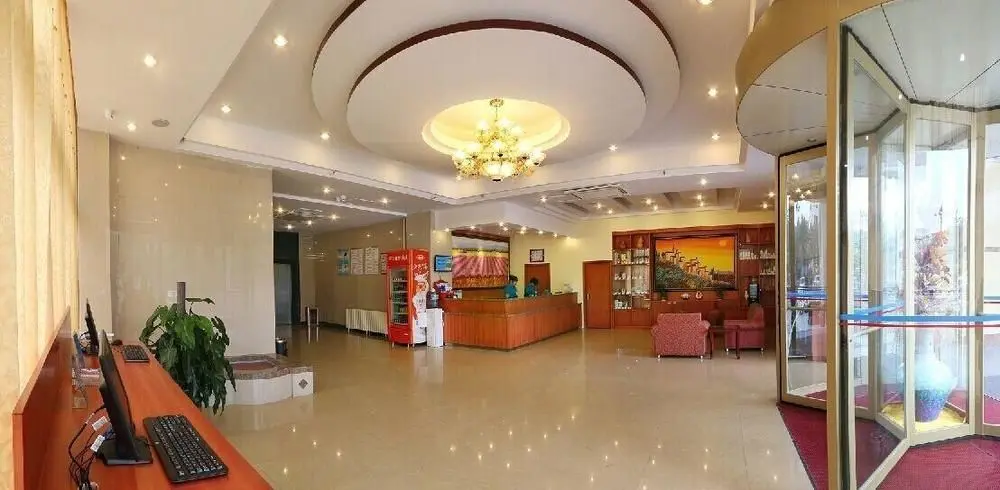 Пэнлай: Hanting Hotel Yantai Penglaige Zhonglou East Road