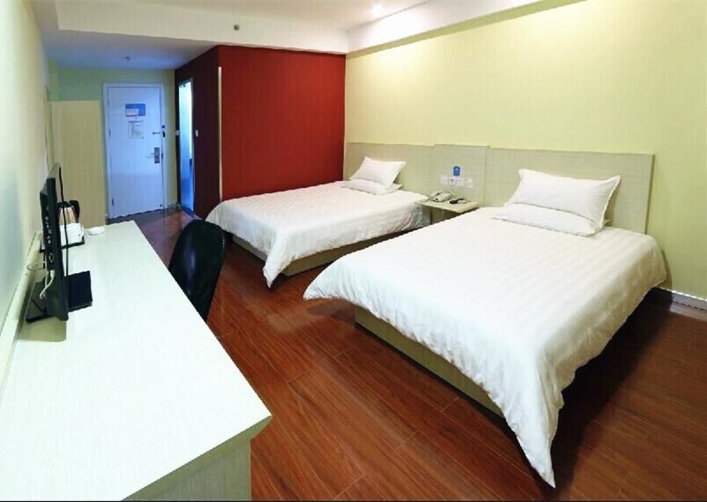 Пэнлай: Hanting Hotel Yantai Penglaige Zhonglou East Road
