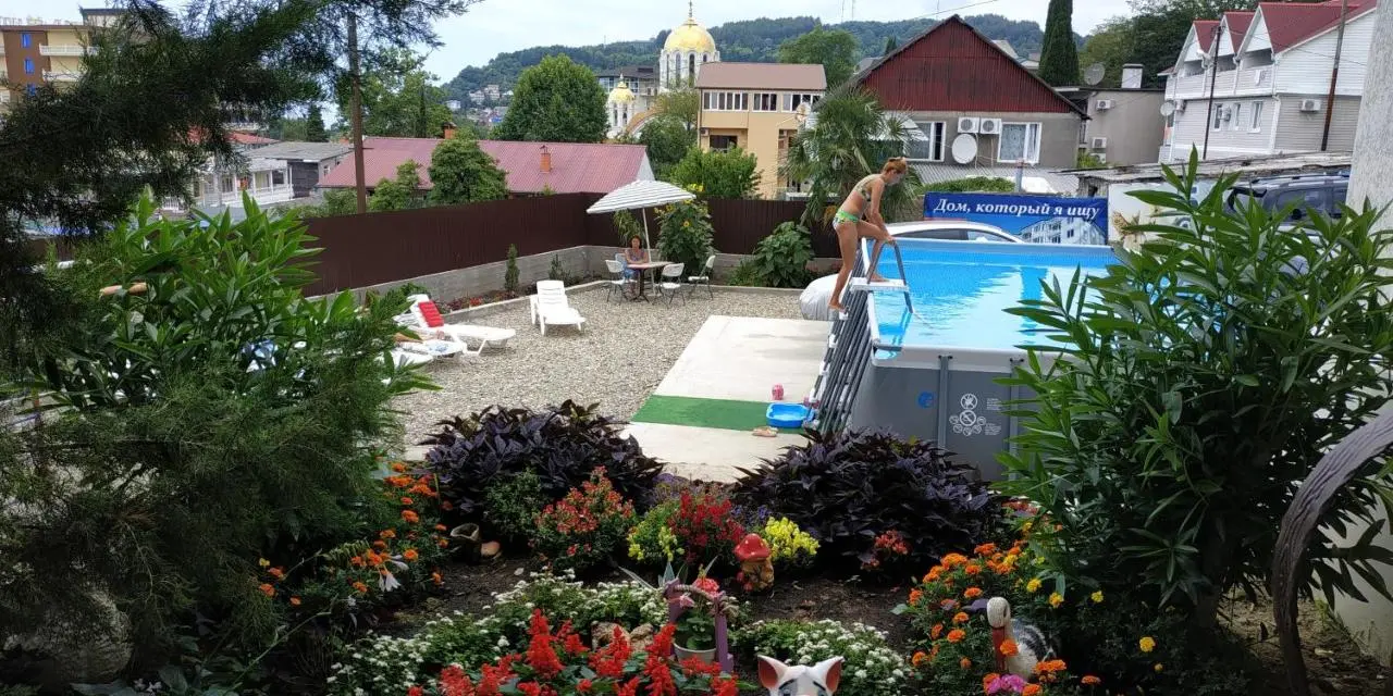 Лоо: Guest House Galina