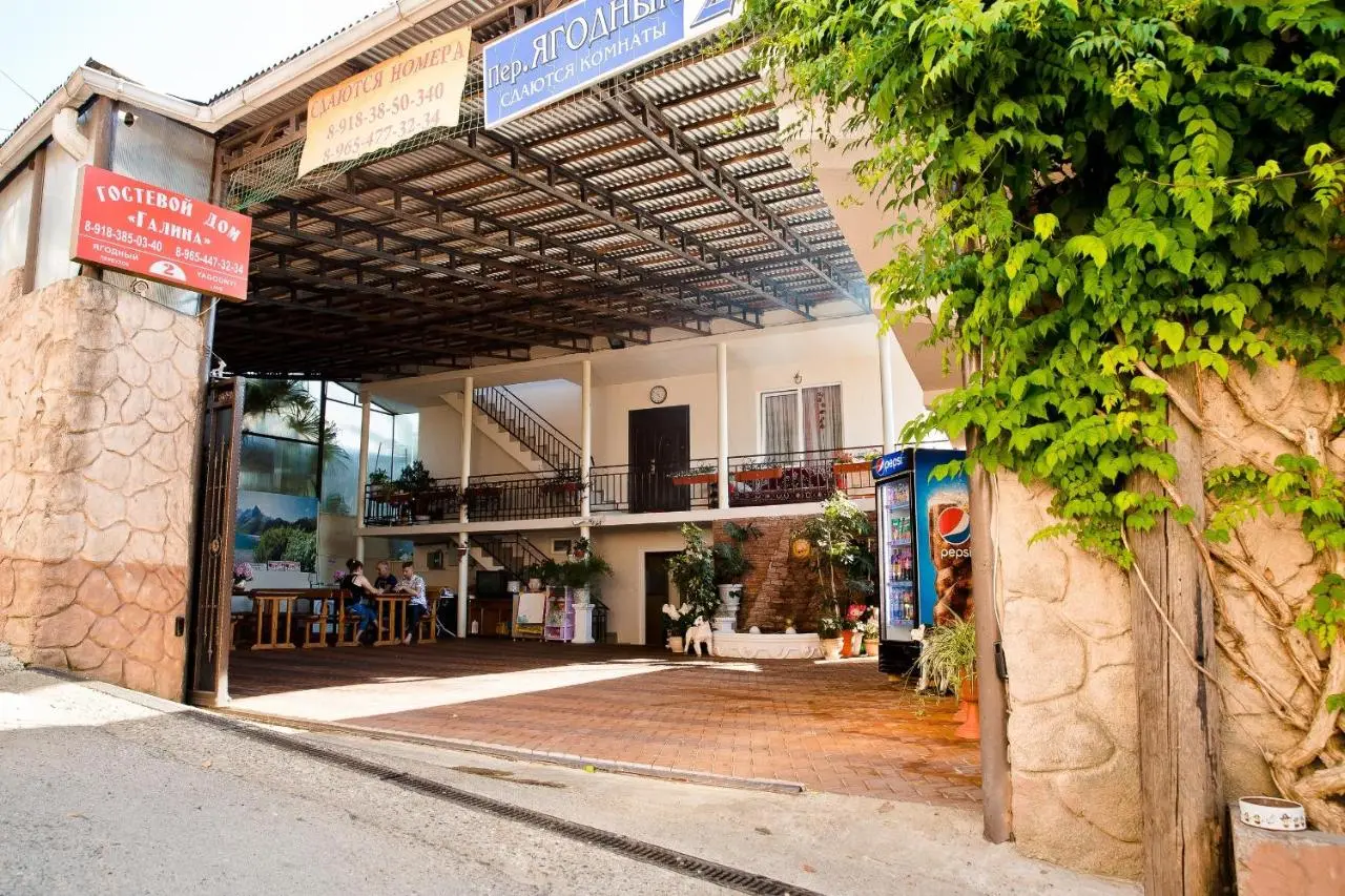 Лоо: Guest House Galina