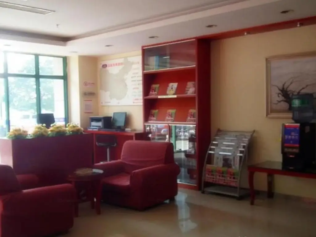 Ibis Wuxi Taihu Square Hotel — фото 1
