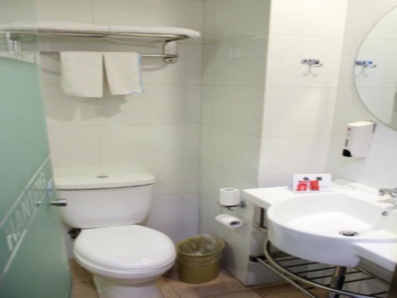 Инин: Hanting Hotel Yining Shanghai Town