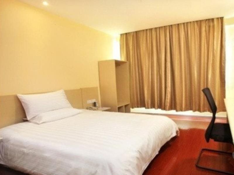 Инин: Hanting Hotel Yining Shanghai Town