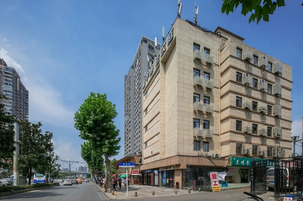 Hanting Hotel Wuhan Wuchang Railway Station — фото 1