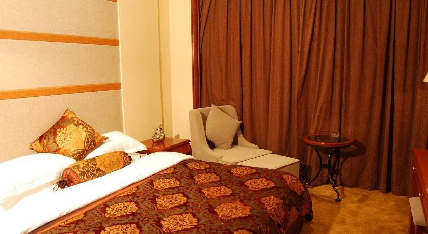 Нинбо: Ningbo World Hotel