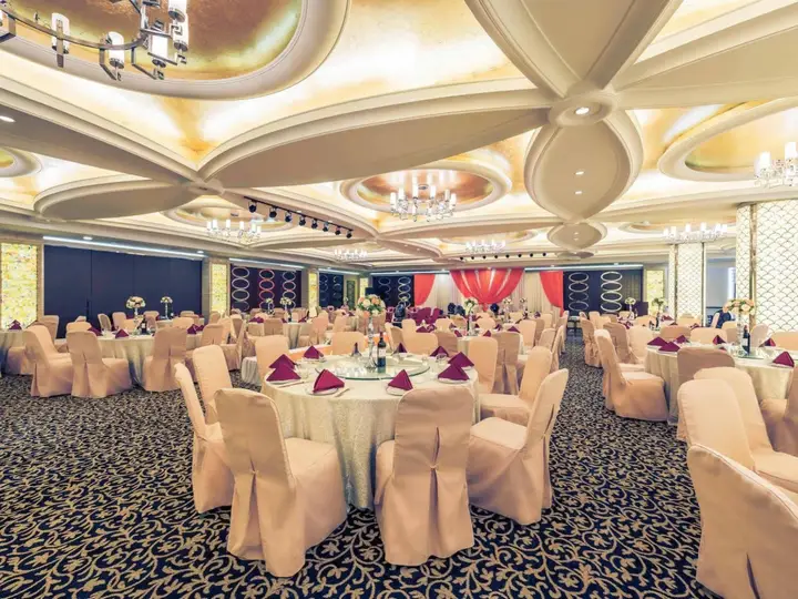 Шанхай: Mercure Shanghai Royalton