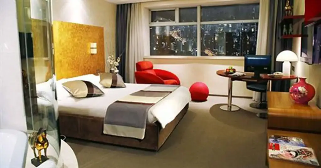 Шанхай: Mercure Shanghai Royalton