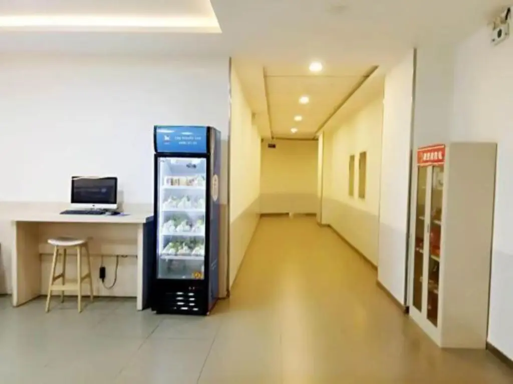 Цзинань: Home Inn JiNan Railway Station Square
