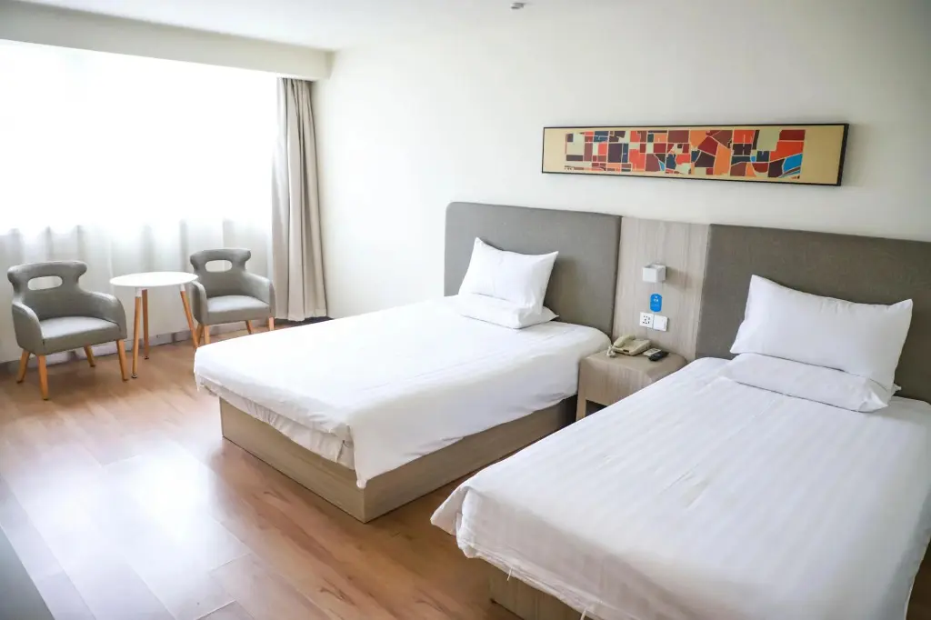 Цзинань: Home Inn JiNan Railway Station Square
