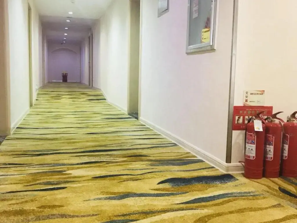 Цзинань: Home Inn JiNan Railway Station Square