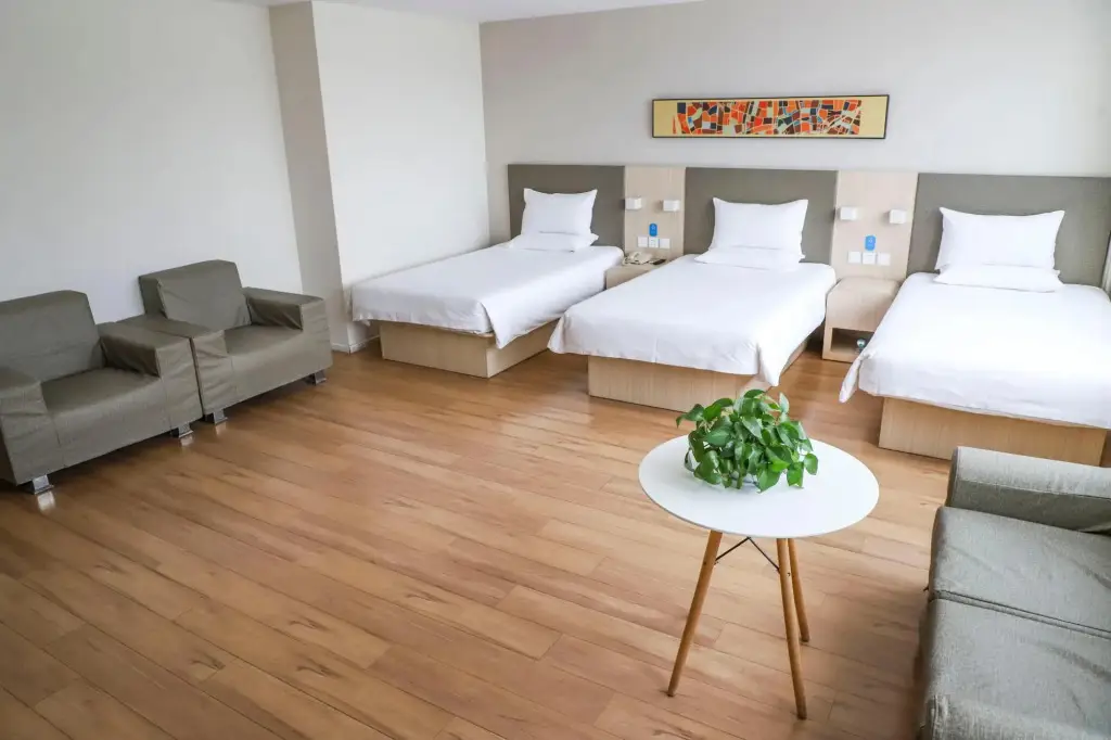 Цзинань: Home Inn JiNan Railway Station Square