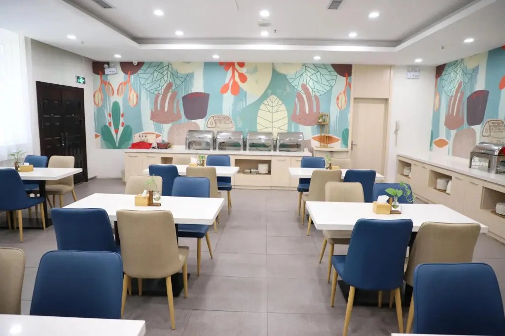 Цзинань: Home Inn JiNan Railway Station Square
