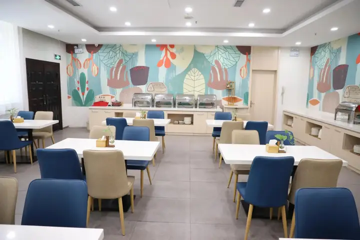 Цзинань: Home Inn JiNan Railway Station Square