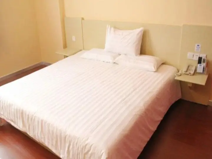 Ухань: Hanting Express Wuhan Huanggu University Road