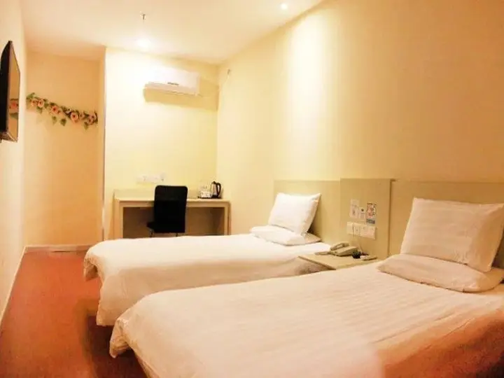 Ухань: Hanting Express Wuhan Huanggu University Road