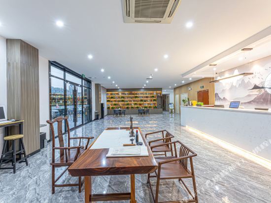 Шанхай: Hanting Express Kunshan Huaqiao Lvdi Avenue