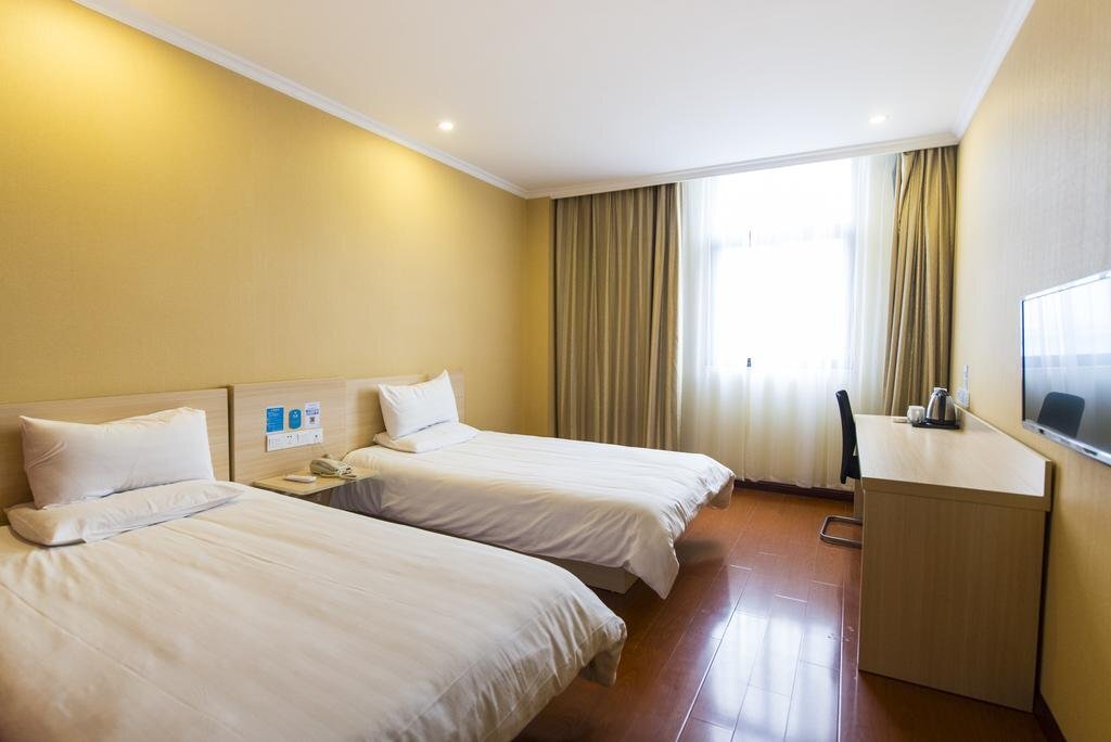 Шанхай: Hanting Express Shanghai Pudong Airport Haibin Road
