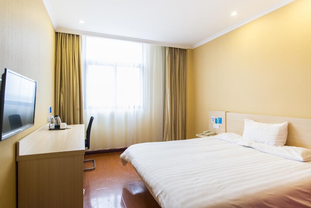 Шанхай: Hanting Express Shanghai Pudong Airport Haibin Road