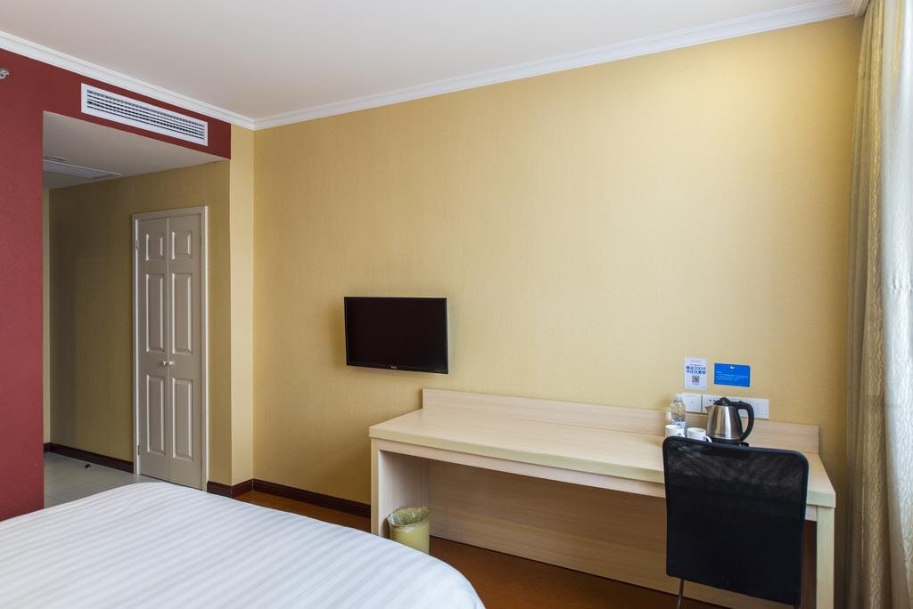 Шанхай: Hanting Express Shanghai Pudong Airport Haibin Road