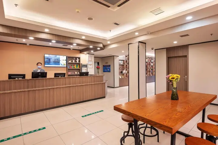 Шанхай: Hanting SH Pudong Airport