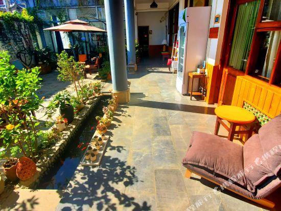 Дали: Dali Ancient Town Feng Huang Hua Kai Thai Hostel