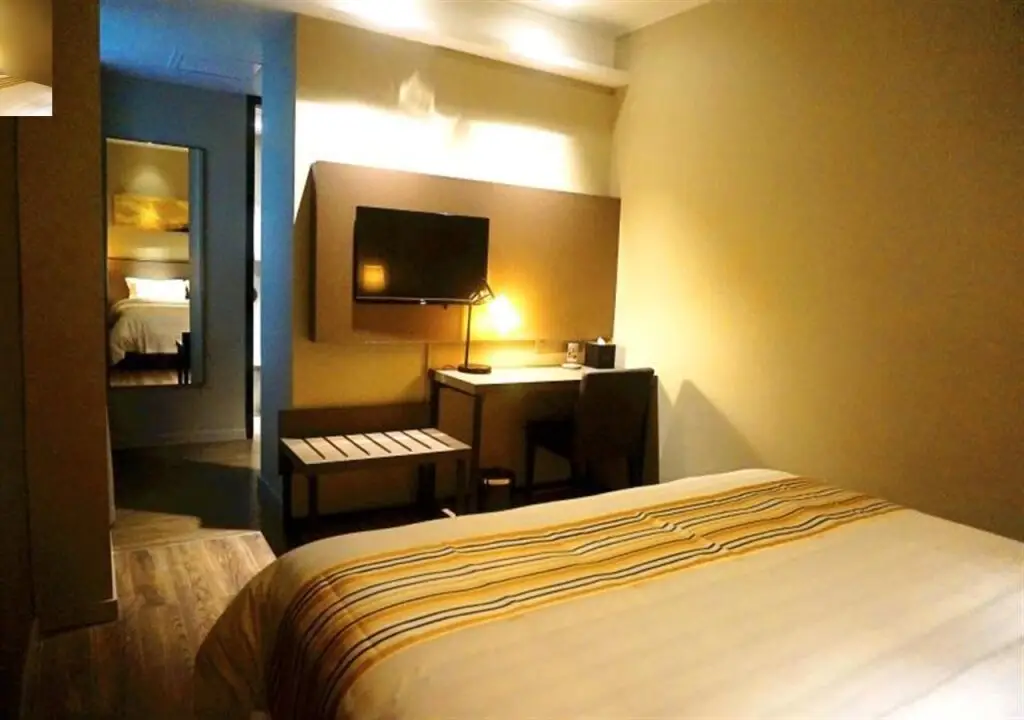 Home Inn Plus Guilin Railway Station — фото 1