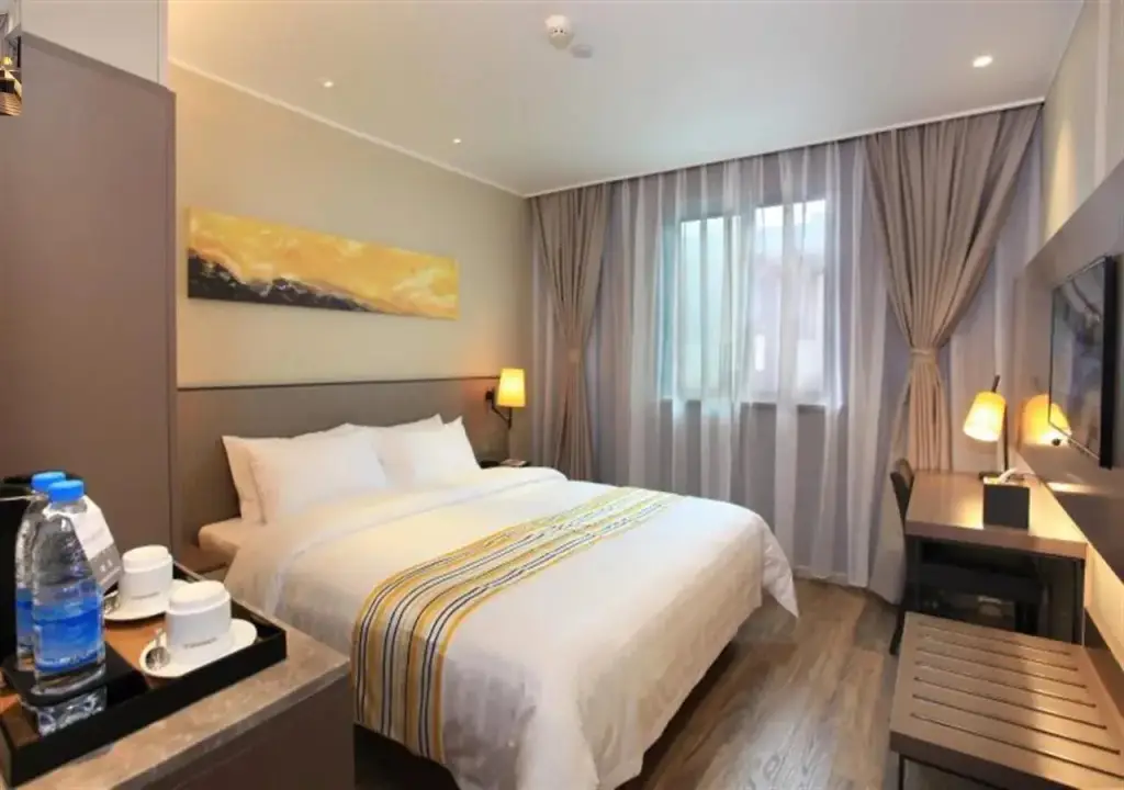 Гуйлинь: Home Inn Plus Guilin Railway Station
