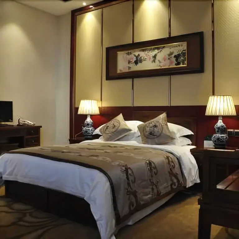Chong Ning Castle Hotel — фото 1