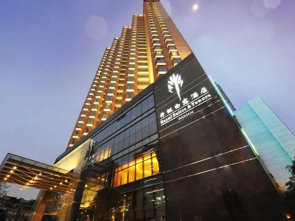 Royal Suites & Tower — фото 1