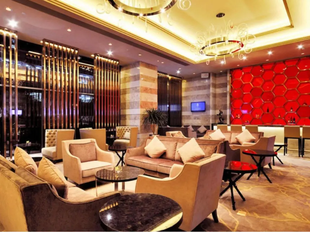 Ухань: Royal Suites & Tower