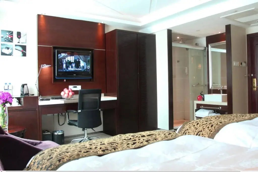Яньтай: The Center Hotel Yantai