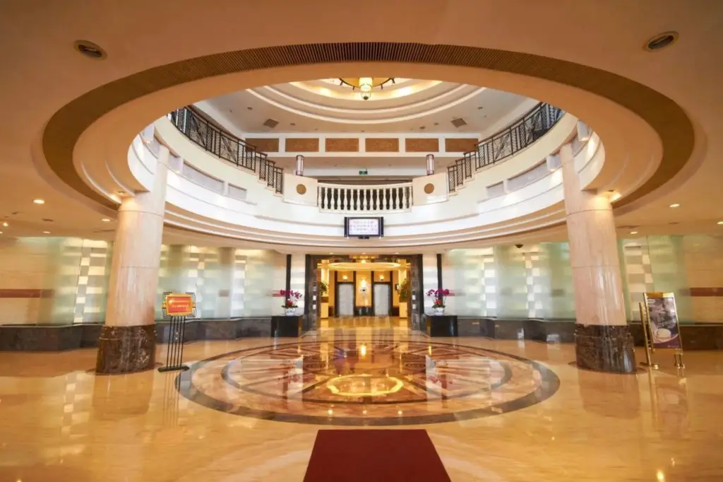 The Center Hotel Yantai — фото 1