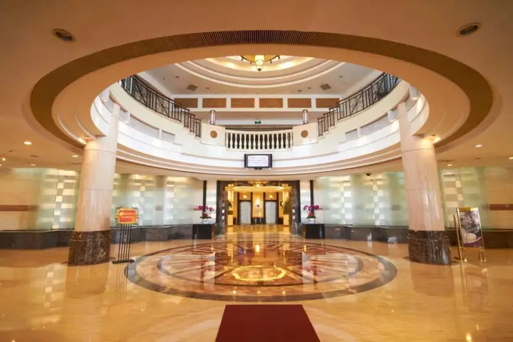 Яньтай: The Center Hotel Yantai
