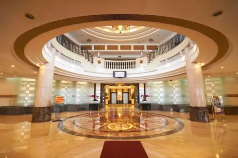 The Center Hotel Yantai — фото 1