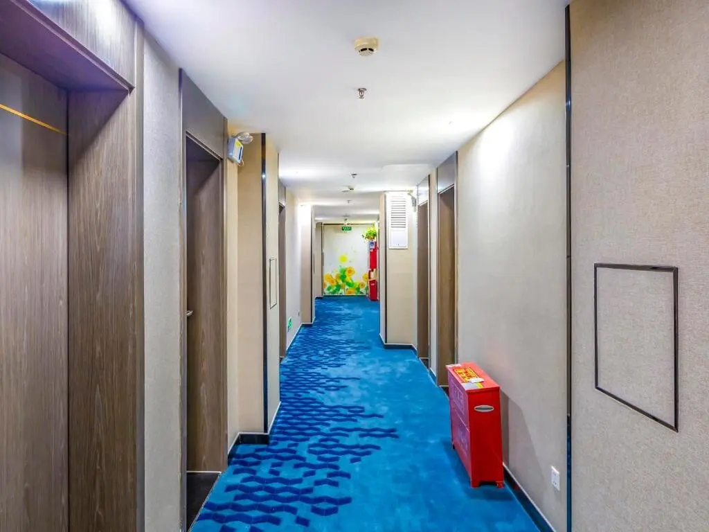 Пекин: 7 Days Premium· Beijing Zhongguancun People's University Suzhou Street Metro Station