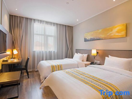 Пекин: Home Inn Plus (Beijing Changping Government Street Metro Station)