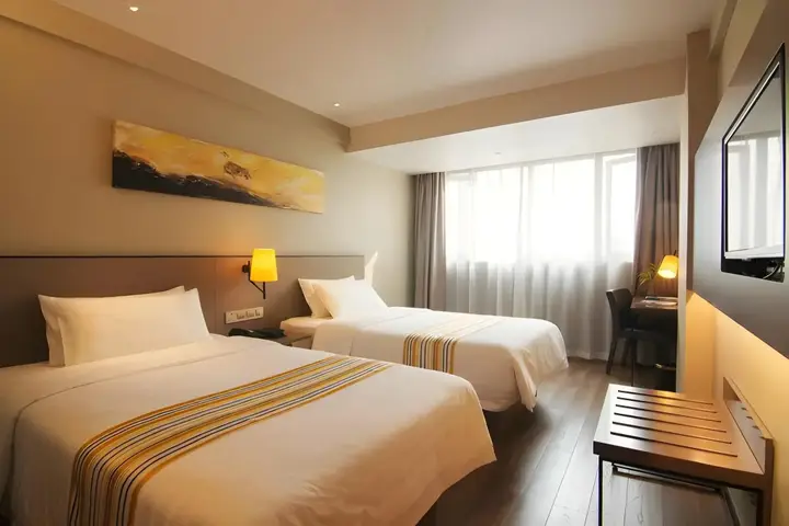 Пекин: Home Inn Plus (Beijing Changping Government Street Metro Station)