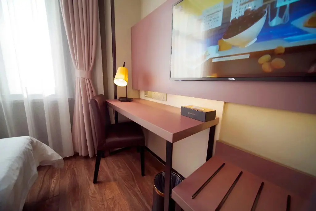 Пекин: Home Inn Plus (Beijing Changping Government Street Metro Station)