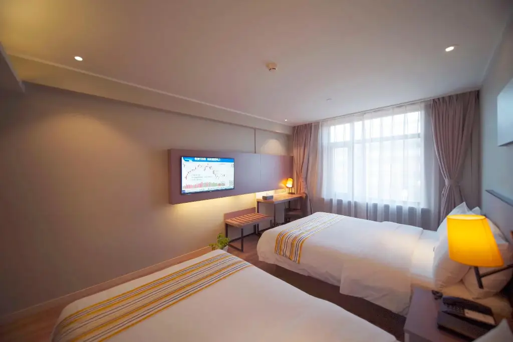 Пекин: Home Inn Plus (Beijing Changping Government Street Metro Station)