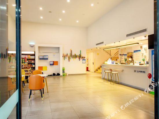Чунцин: 7 Days Inn (Chongqing Longtousi North Square of North Railway Station)